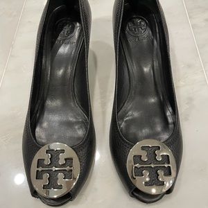 Tory Burch size 9 black wedges with silver emblem
